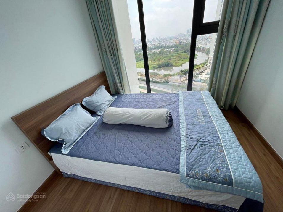 Modern 2-Bed Apartment with City Views
