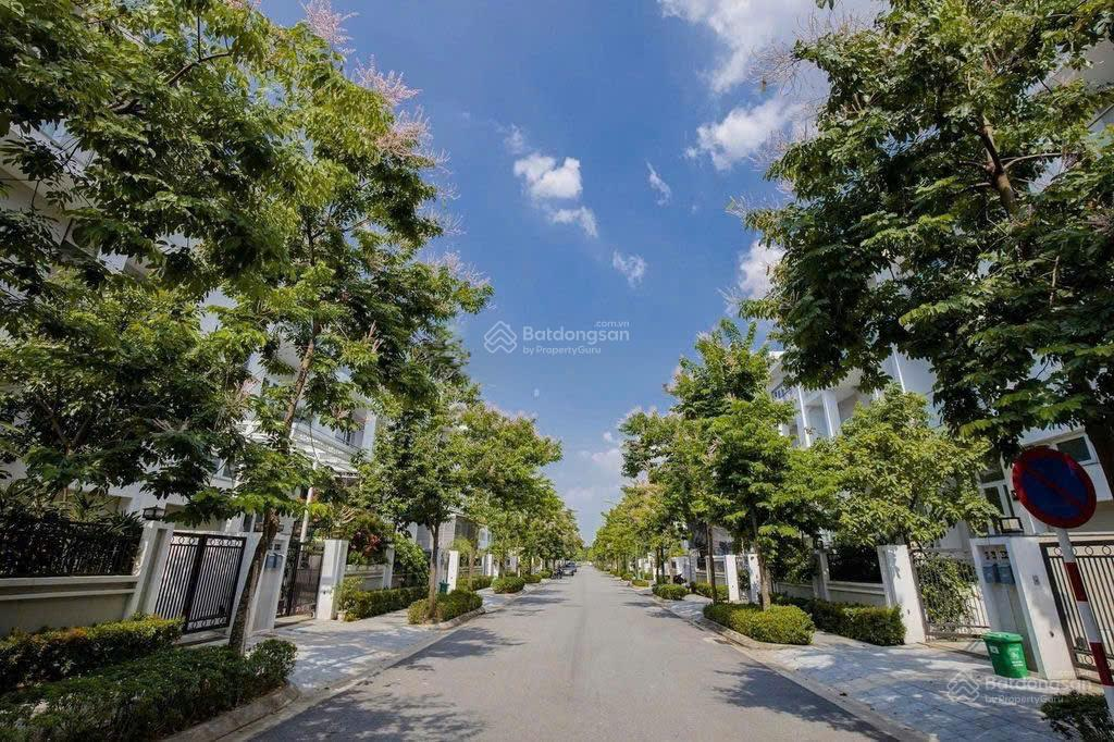 Spacious 5-Story Townhouse near Nguyen Thi Dinh Street, Trung Hoa Ward