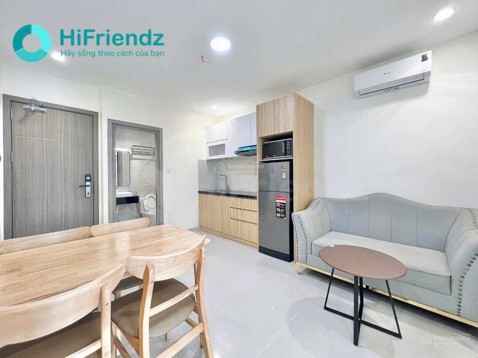 Modern 1-Bed Apartment in Lakeview City Q2