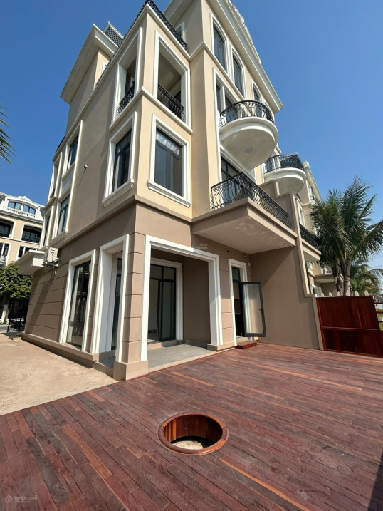 Lakeside Semi-Detached Villa in Vinhomes Ocean Park