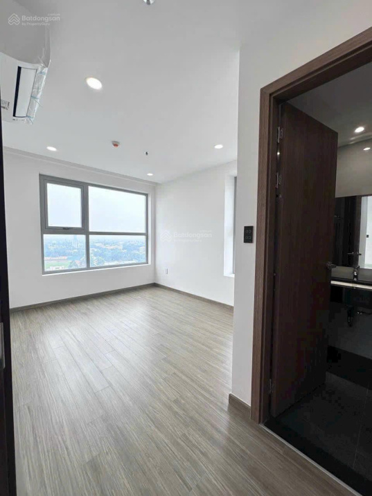 Modern 1-Bedroom Apartment with City Views