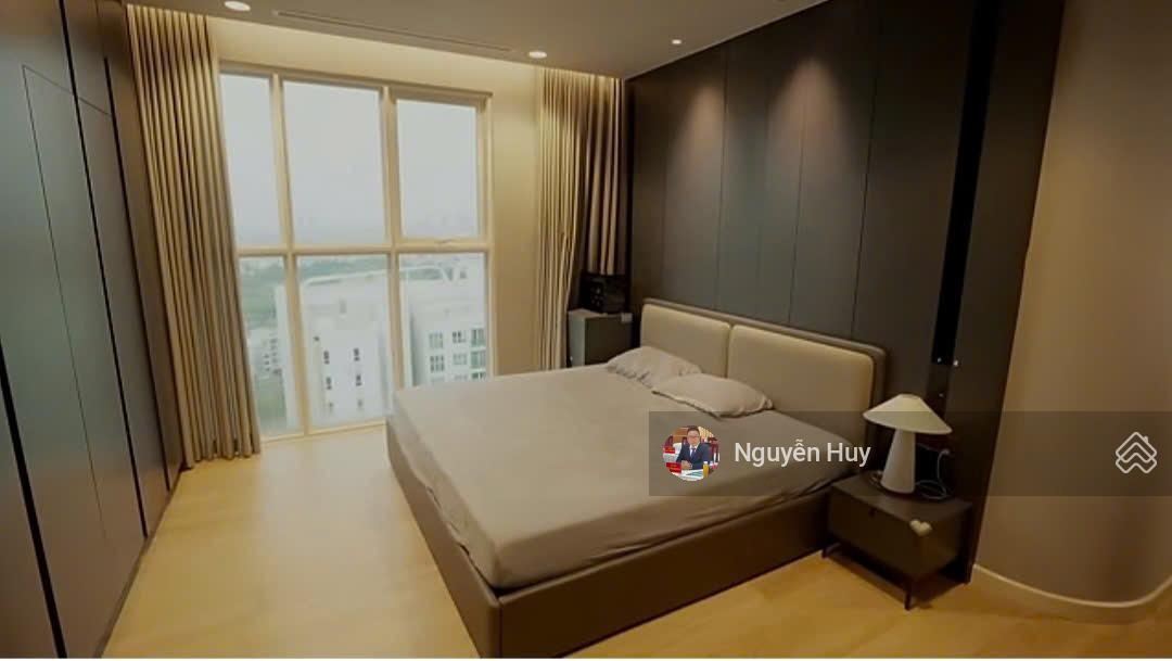 Luxury 4BR Sala Apartment with Landmark View
