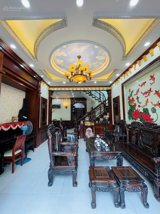 Spacious 3-Bedroom Villa with Classic Wood Interior