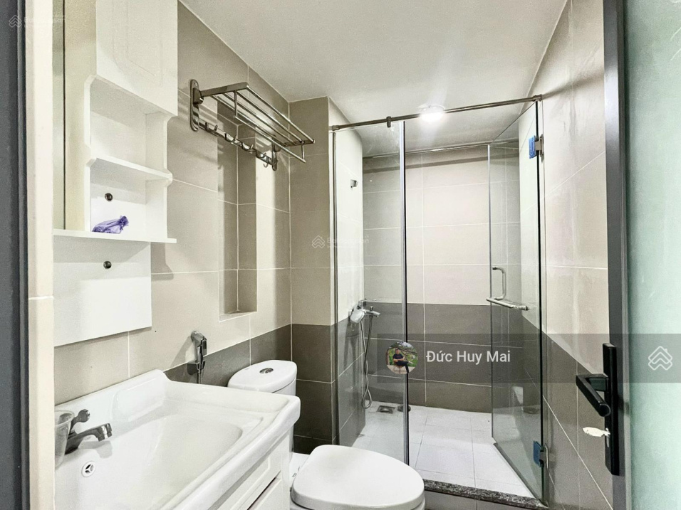 New Modern Studio Apartment with Full Furnishings