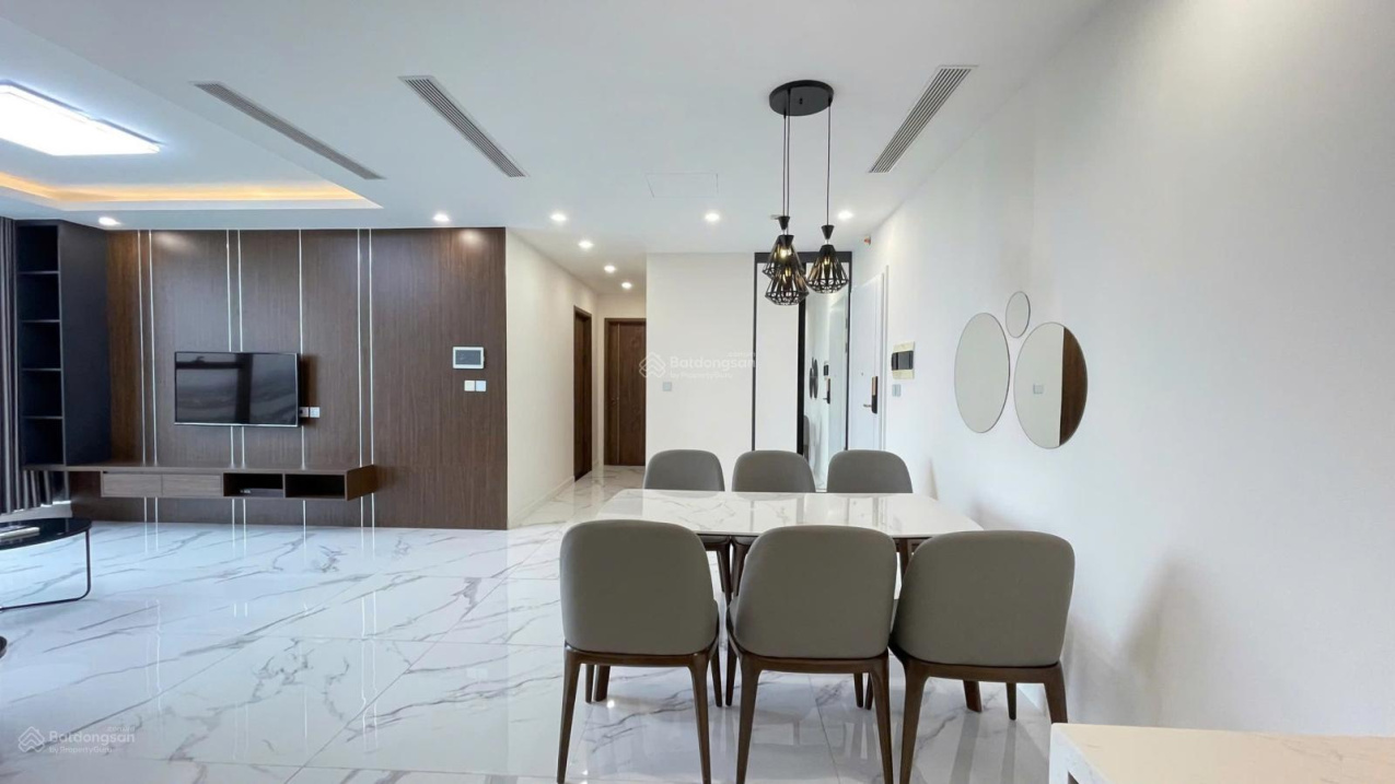 Modern Sunshine City Apartment with City Views