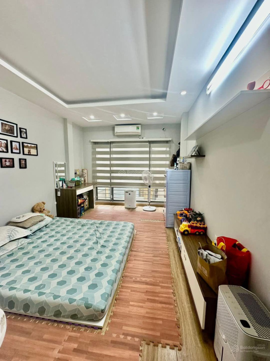 Convenient City Property Near Street, Parking Available