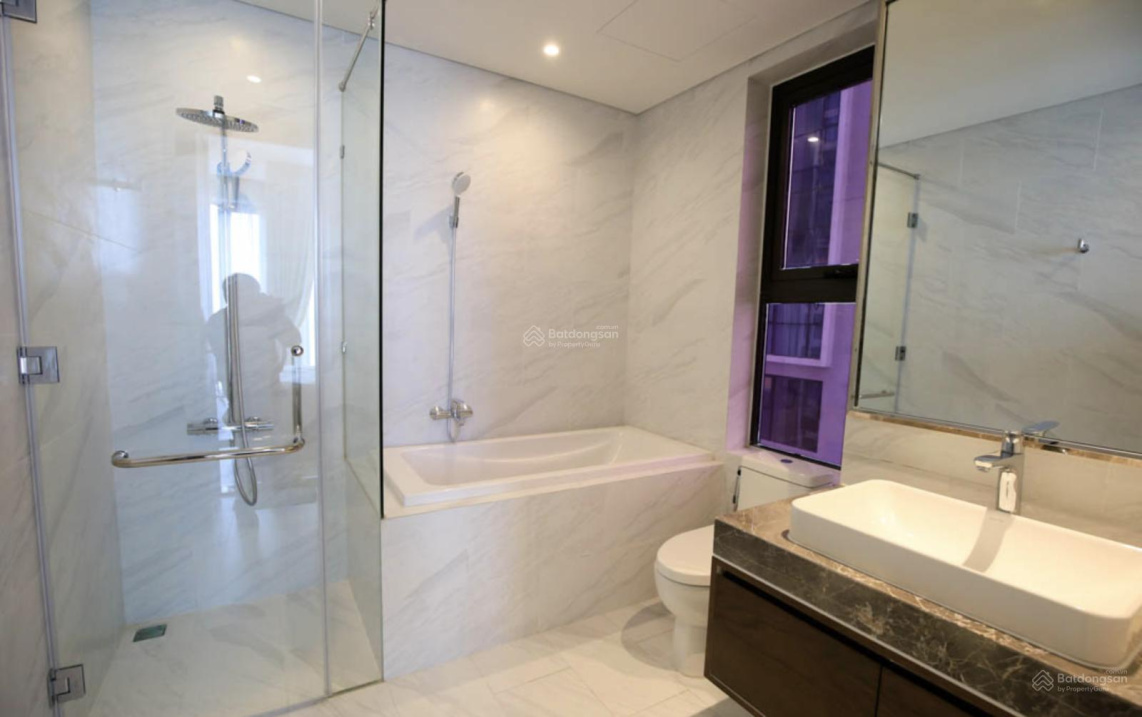2 Bedroom Fully Furnished Apartment at Green Diamond 93 Láng Hạ