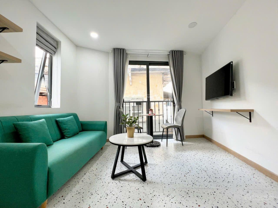 Modern 1-Bedroom Apartment with Balcony Downtown