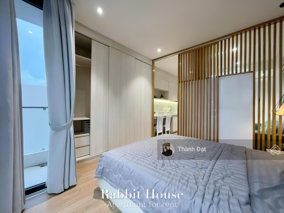 Modern 1-Bedroom Apartment with City View