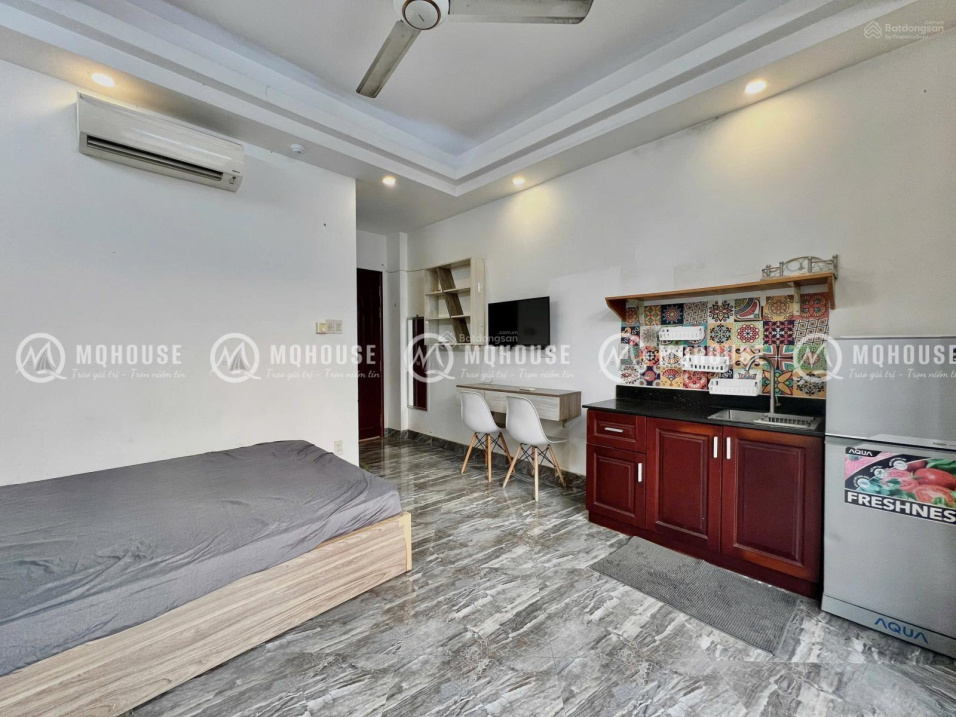 Modern Studio Apartment with Balcony in Tan Binh