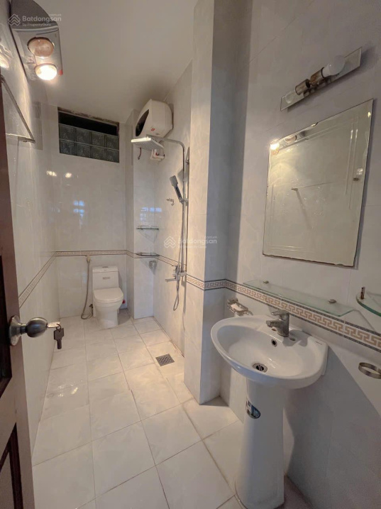 Furnished Private Room with Modern Bathroom