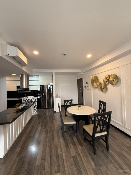 Modern 3-Bedroom Apartment Near District 1