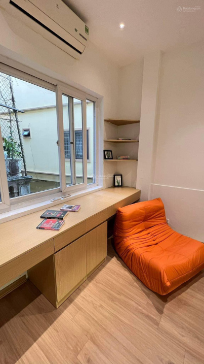 Modern 30m² Studio with Scenic Window Views