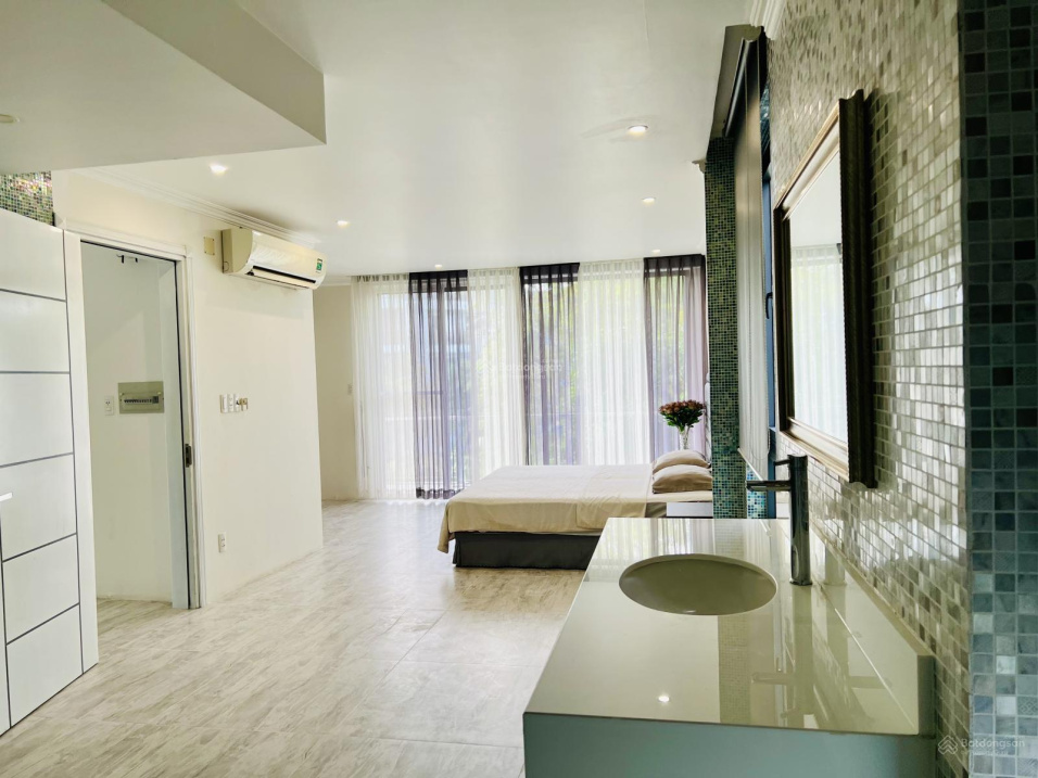 Beachfront Villa with Elevator in Nha Trang