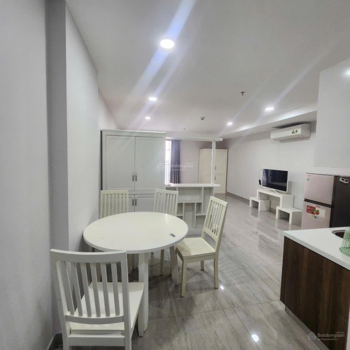 Modern 48m² Apartment with Balcony View