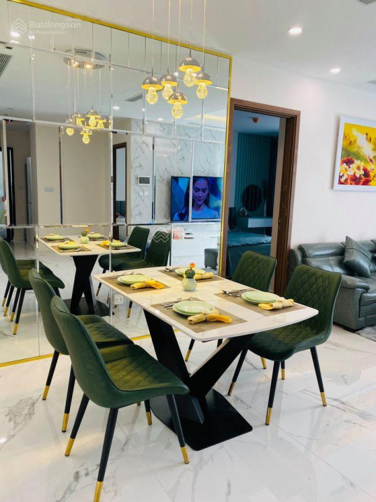 Modern 3-Bedroom Apartment with Designer Interior