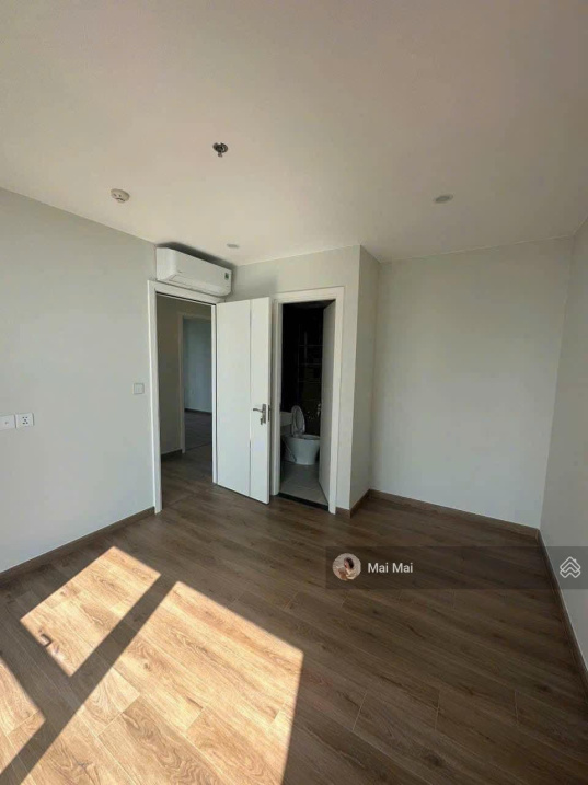 1-Bedroom Modern Apartment with Pool View
