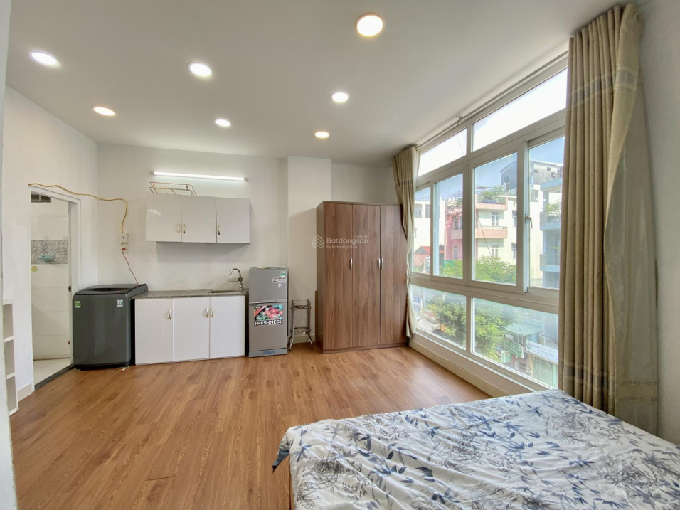 Modern Studio Apartment with Full Amenities