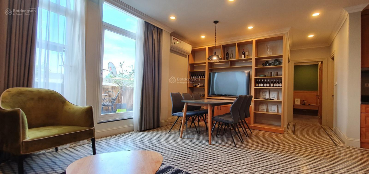 Modern 2-Bed Apartment with Built-in Storage