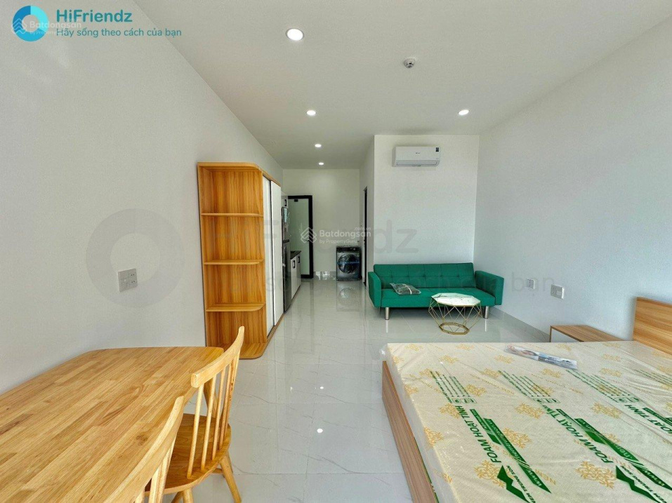 Modern Studio Apartment with Balcony in District 2