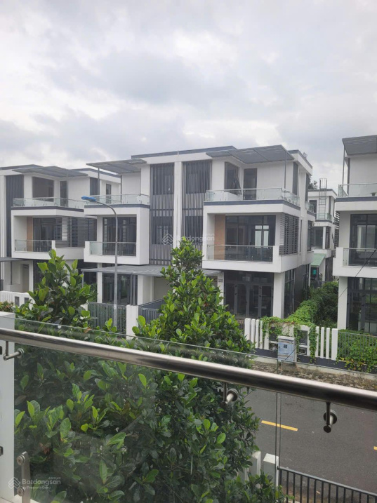 Modern Mini Apartment in Dong Tang Long Villa