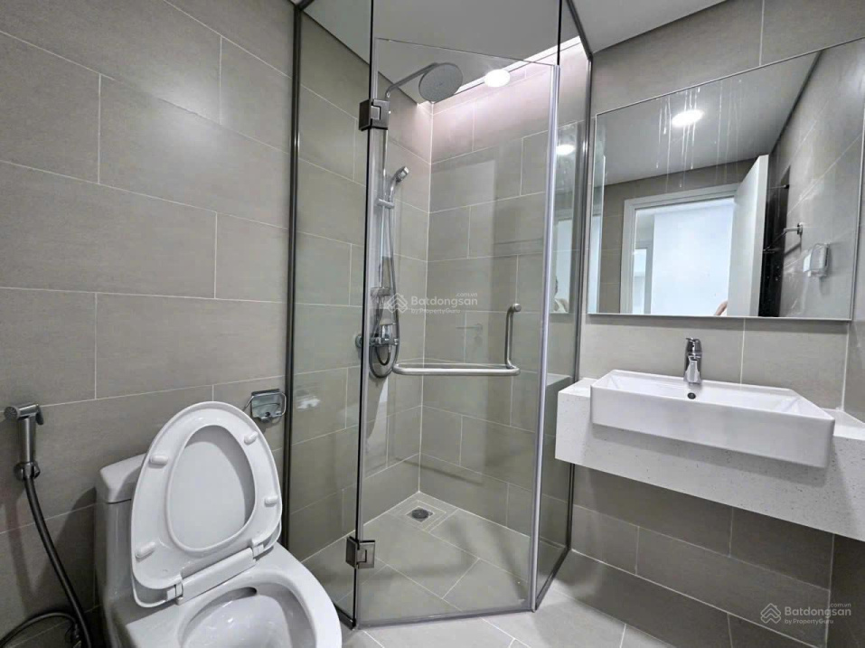 2-Bedroom Apartment with Landmark View