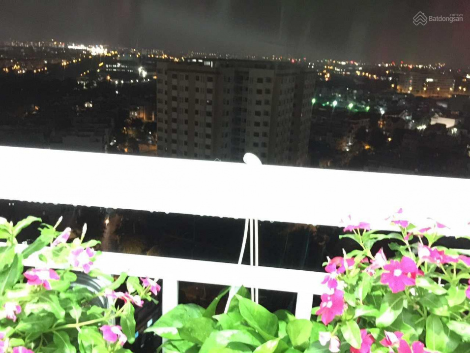 Modern 2BR Metro Apartment with City View