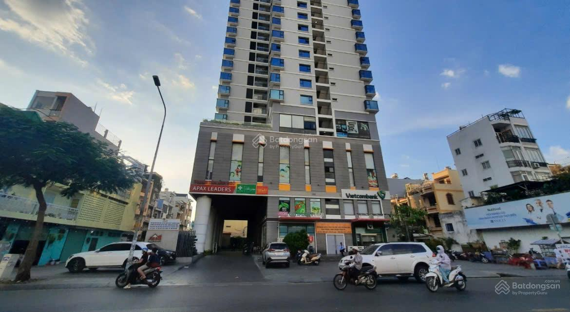 Modern 2-Bed Apartment with Pool in District 11