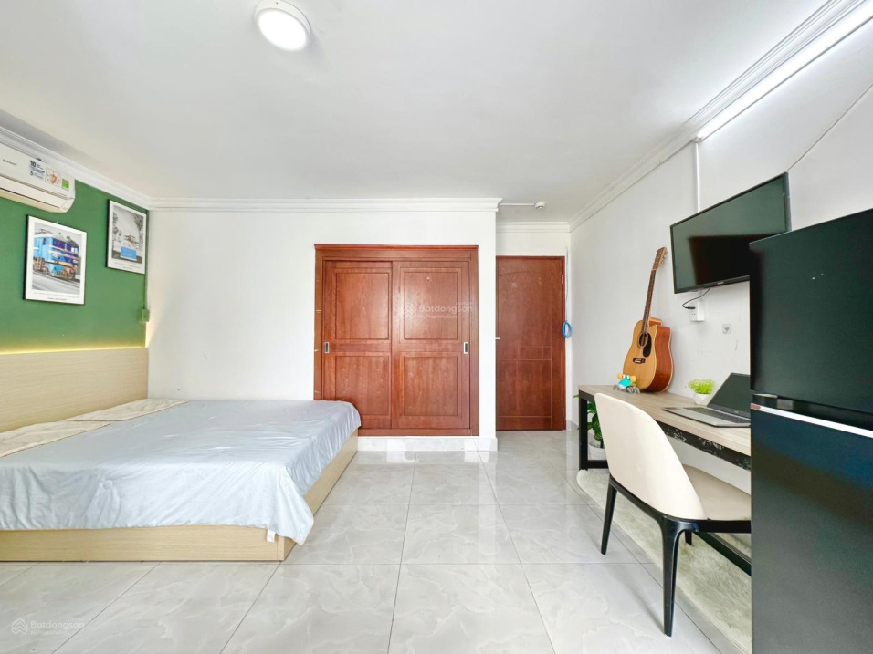 Modern Studio with Elevator in Secure Building