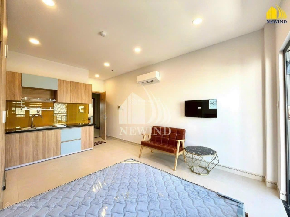Modern Studio Apartment with Balcony in District 7