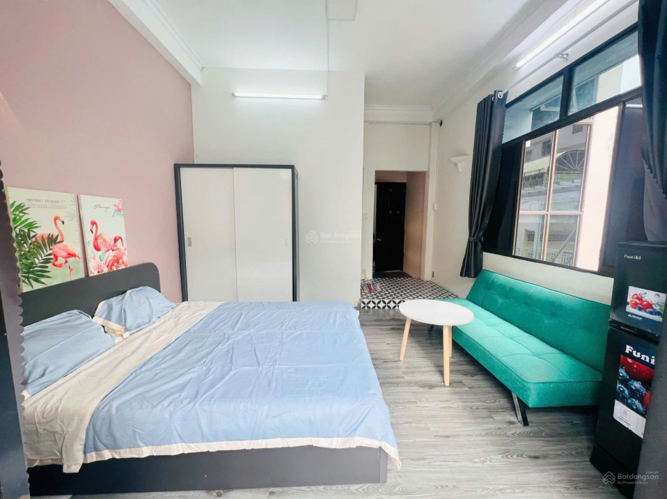 Modern 1-Bedroom Apartment with Balcony in District 1