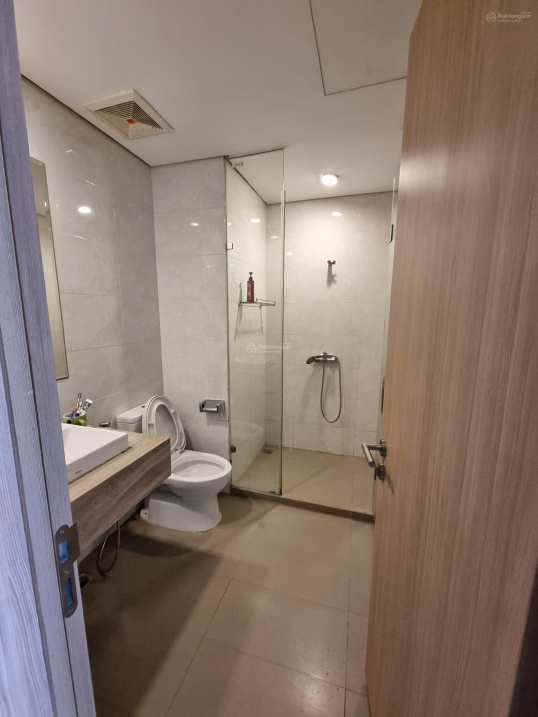 Modern 2-Bedroom Apartment Near Long Bien Bridge