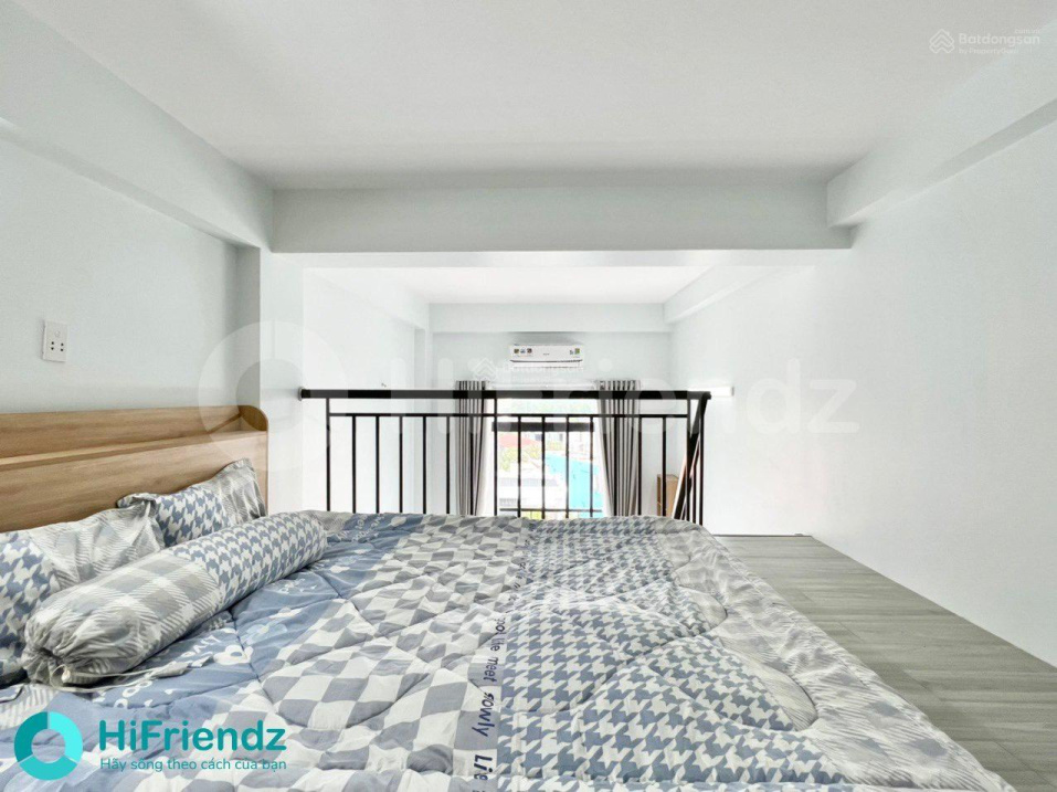 Modern Loft Studio with Balcony Near Mall