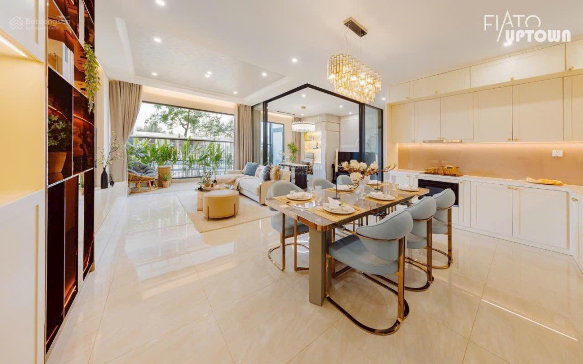 Modern 2-Bedroom Townhouse with Lake View