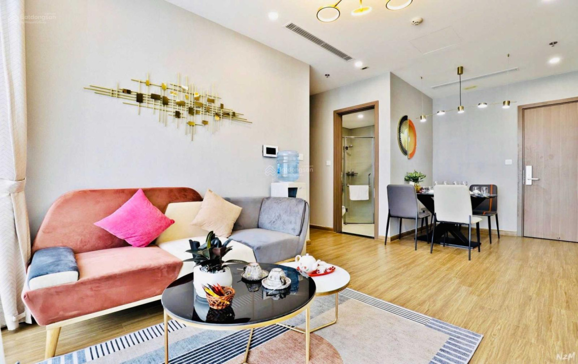 Luxury Vinhomes Green Bay Apartment with Lake View