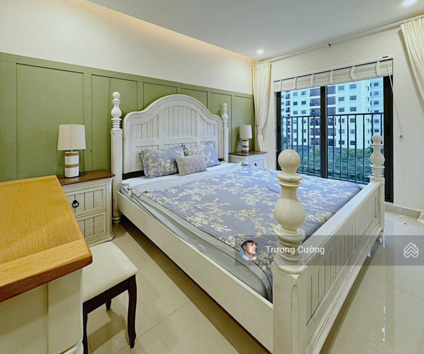 Modern 2-Bedroom Apartment with Lake View