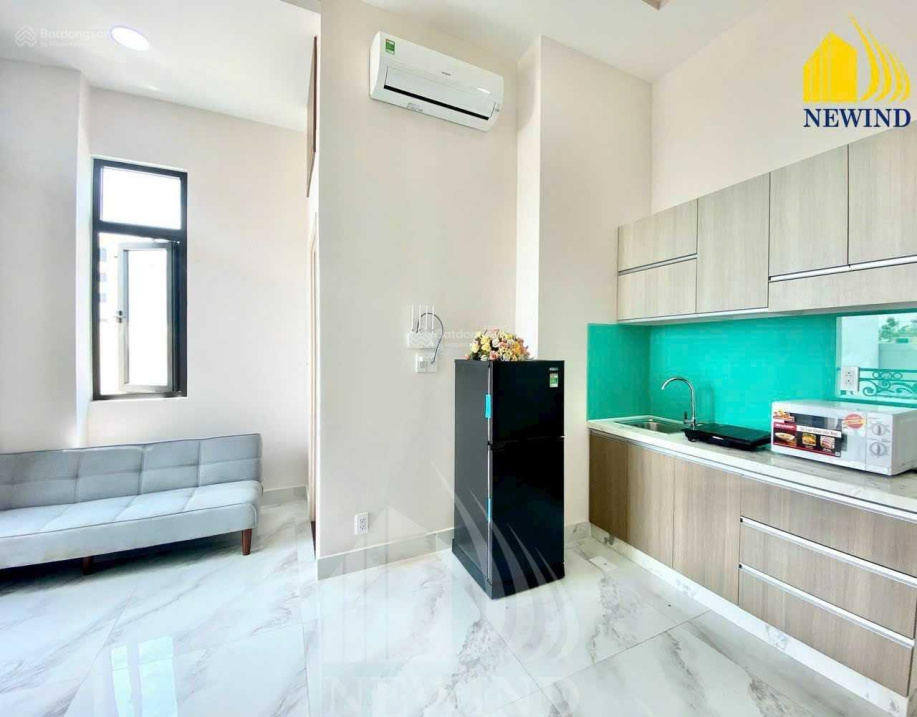 Modern Studio Apartment with Balcony in District 7