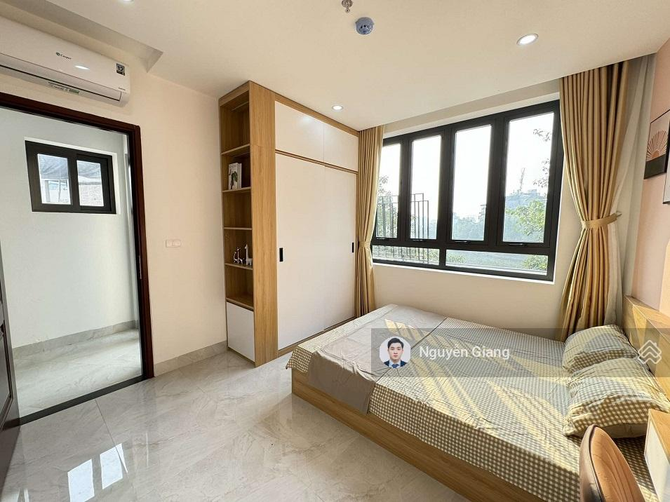 Furnished 2-Bed Apartment with Lake View