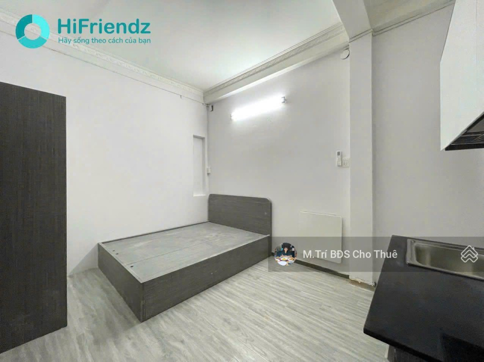 Modern Studio with Kitchen and Air Conditioning