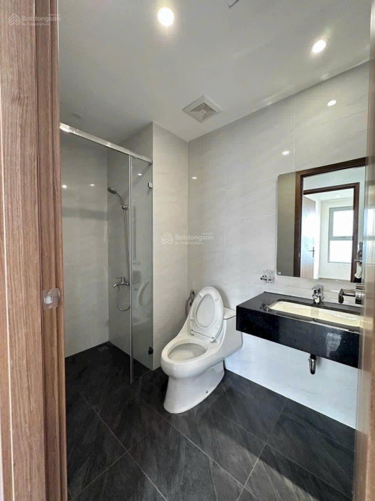 Modern 1-Bedroom Apartment with City Views