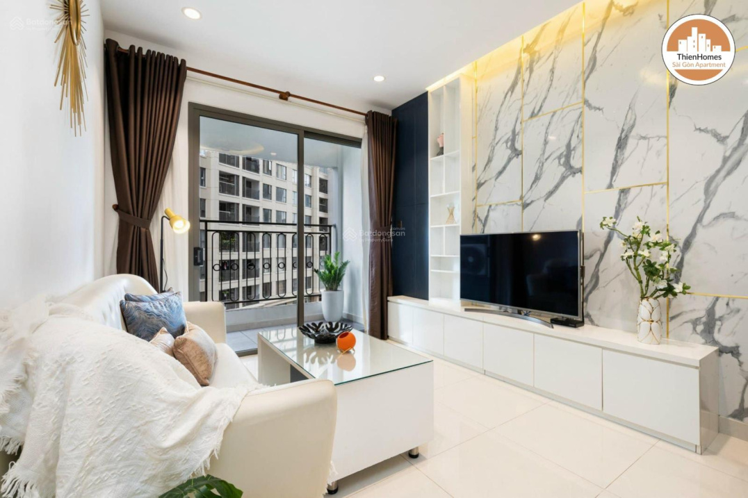 Luxury 2-Bedroom Apartment with Pool View