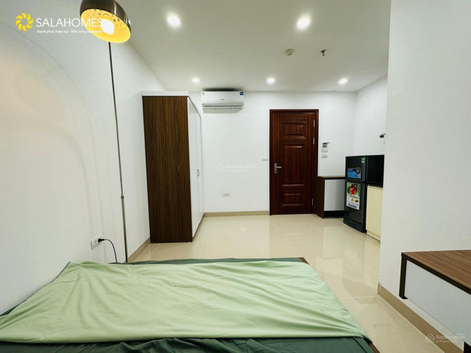 Modern Studio Apartment with Full Kitchen
