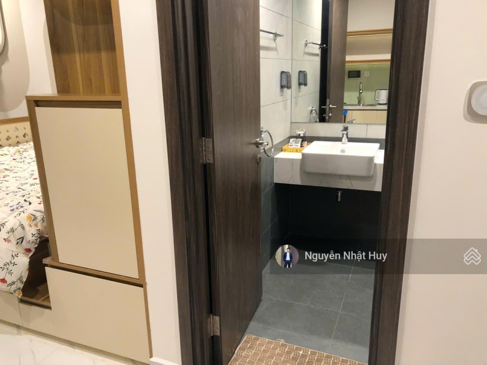 Studio Apartment Near Vinwonder with Pool View