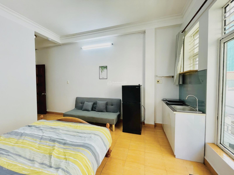 Modern Studio Apartment with Balcony in District 1