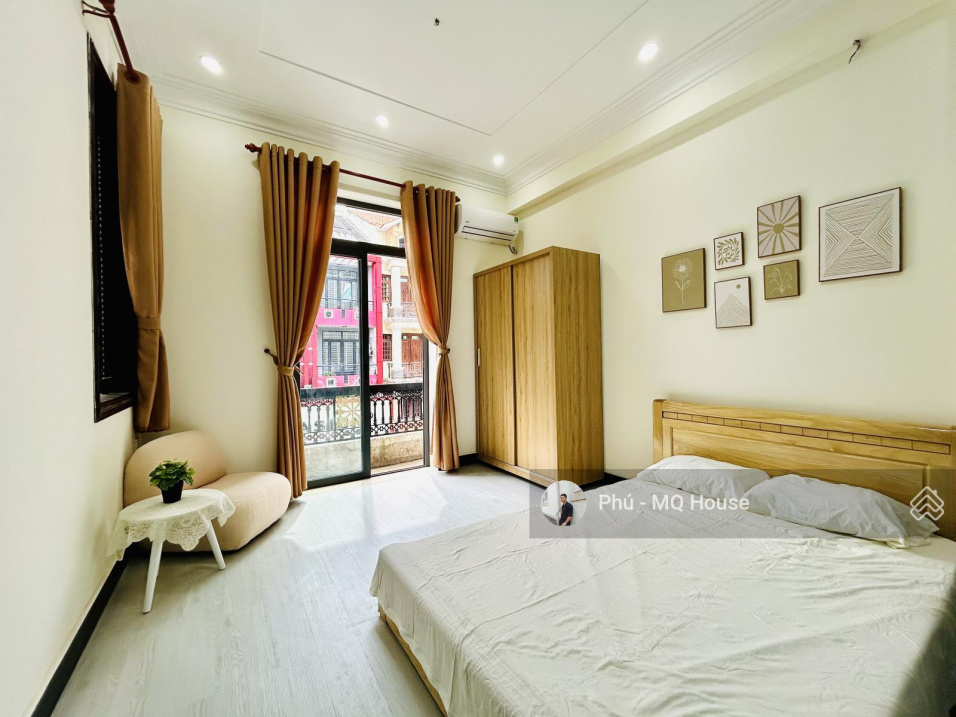 Modern Studio with Balcony in Phu Nhuan