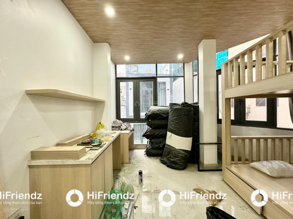 Modern Bunk Bed Room with Elevator Near Q3