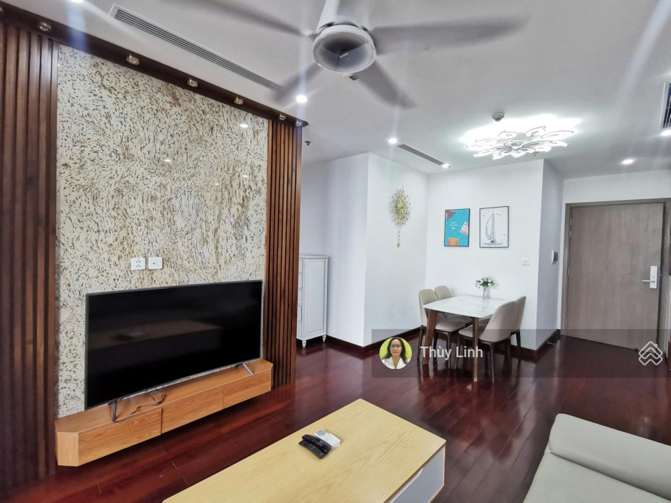 Furnished Skylake Apartment with Modern Interior