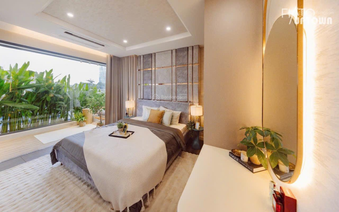 Modern 2-Bedroom Townhouse with Lake View