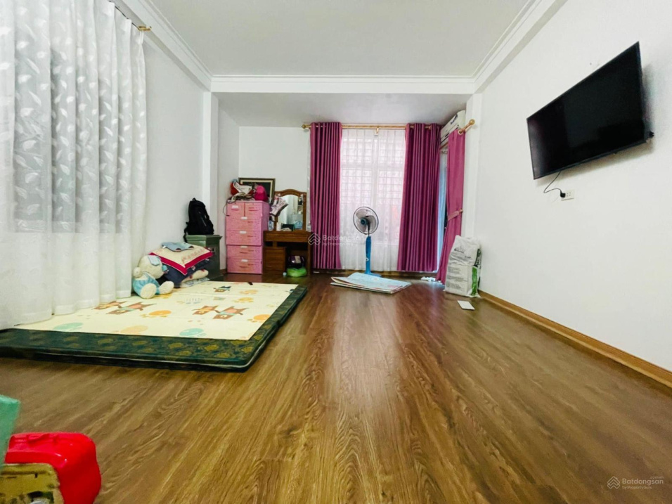 5-Floor House with Kitchen in Hoang Quoc Viet