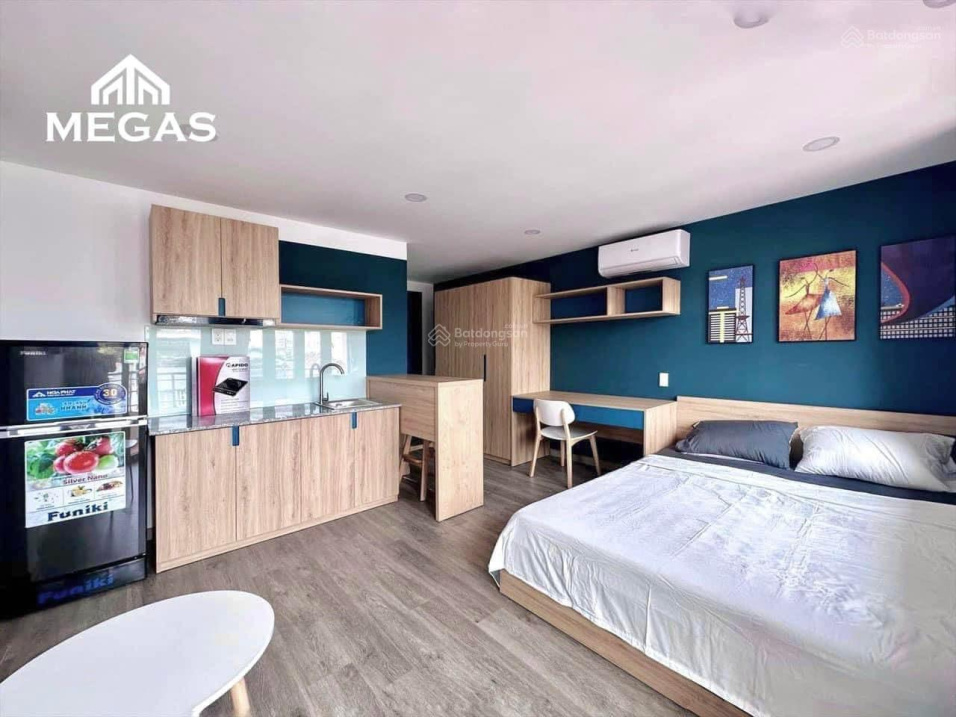 Studio Apartment with Balcony in Q10, Truong Son Street